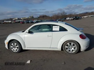 2019 Volkswagen Beetle SE with VIN 3VWJD7AT6KM713525, listed as a IAAI auction lot 41508195 with 73,360 mi miles. Bid and sale history available at carsss.com. Image 14.