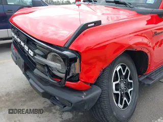 2022 Ford Bronco z VIN 1FMDE5DH7NLA98557, wystawiony jako IAAI lot #41746093 z przebiegiem 61 718 mil mil oraz . Historia ofert i sprzedaży dostępna na DreamBid. Obrazek 6.