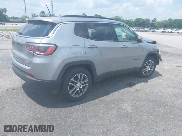 2020 Jeep Compass Altitude z VIN 3C4NJCBB1LT234979, wystawiony jako IAAI lot #41872466 z przebiegiem 37 827 mil mil oraz . Historia ofert i sprzedaży dostępna na DreamBid. Obrazek 4.