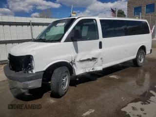 2015 Chevrolet Express Passenger LT z VIN 1GAZG1FG4F1146801, wystawiony jako Copart lot #53570305 z przebiegiem 144 481 mil mil oraz Szkoda całkowita • Salvage title. Historia ofert i sprzedaży dostępna na DreamBid. Obrazek 1.