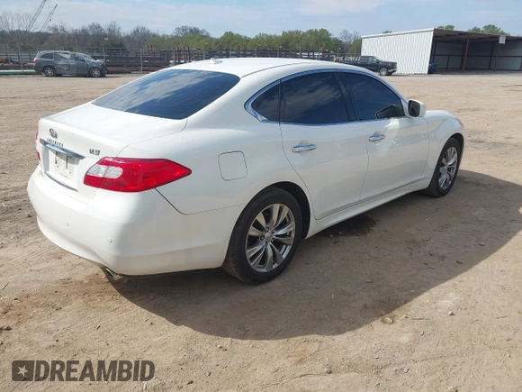 2013 Infiniti M37 with VIN JN1BY1AP3DM513084, listed as a IAAI auction lot 41903753 with 139,864 mi miles. Bid and sale history available at carsss.com. Image 4.