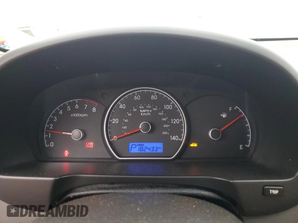 2009 Hyundai Elantra SE z VIN KMHDU46D89U784842, wystawiony jako Copart lot #61274075 z przebiegiem 182 433 mil mil oraz Szkoda całkowita • Salvage title. Historia ofert i sprzedaży dostępna na DreamBid. Obrazek 9.