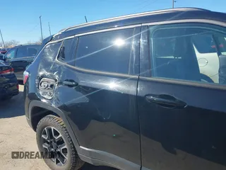 2019 Jeep Compass Trailhawk with VIN 3C4NJDDB1KT671642, listed as a IAAI auction lot 41810138 with 119,029 mi miles and . Bid and sale history available at carsss.com. Image 6.