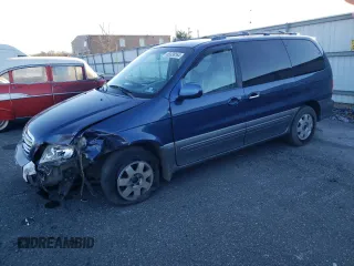 2003 Kia Sedona LX with VIN KNDUP131036461742, listed as a Copart auction lot 83338164 with 111,120 mi miles and Salvage Title. Bid and sale history available at carsss.com. Image 1.