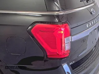 2024 Ford Expedition XLT z VIN 1FMJU1J89REA08550, wystawiony jako IAAI lot #42494046 z przebiegiem 52 118 mil mil oraz . Historia ofert i sprzedaży dostępna na DreamBid. Obrazek 24.