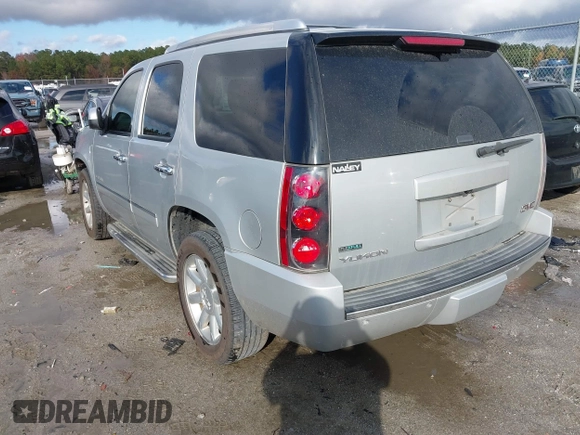 2012 GMC Yukon Denali with VIN 1GKS1EEF0CR256515, listed as a IAAI auction lot 41079993 with 207,470 mi miles. Bid and sale history available at carsss.com. Image 3.
