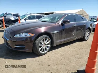 2013 Jaguar XJ z VIN SAJWJ1CD0D8V46155, wystawiony jako Copart lot #55112055 z przebiegiem 71 730 mil mil oraz Szkoda całkowita • Salvage title. Historia ofert i sprzedaży dostępna na DreamBid. Obrazek 1.