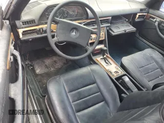 1982 Mercedes-Benz 380 380SEC z VIN WDBCA43A1CB001087, wystawiony jako Copart lot #45136875 z przebiegiem 62 765 mil mil oraz Tytuł czysty. Historia ofert i sprzedaży dostępna na DreamBid. Obrazek 8.