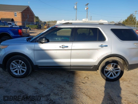 2015 Ford Explorer XLT with VIN 1FM5K7D88FGB56453, listed as a IAAI auction lot 41893577 with 177,621 mi miles and . Bid and sale history available at carsss.com. Image 15.
