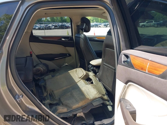2017 Lincoln MKC Select with VIN 5LMCJ2D9XHUL46424, listed as a IAAI auction lot 42363939 with Not provided miles and . Bid and sale history available at DreamBid. Image 8.