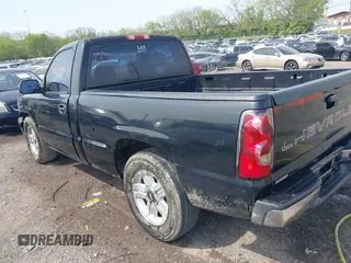 2006 Chevrolet Silverado 1500 Work Truck with VIN 1GCEC14X06Z104048, listed as a IAAI auction lot 42070486 with 194,347 mi miles. Bid and sale history available at carsss.com. Image 3.