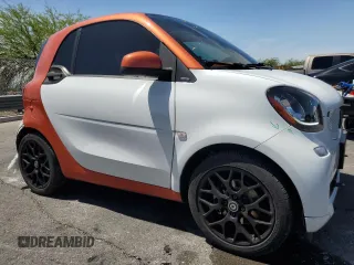 2016 Smart fortwo Passion z VIN WMEFJ5DA6GK075566, wystawiony jako Copart lot #56606935 z przebiegiem 47 733 mil mil oraz Szkody całkowita. Historia ofert i sprzedaży dostępna na DreamBid. Obrazek 4.