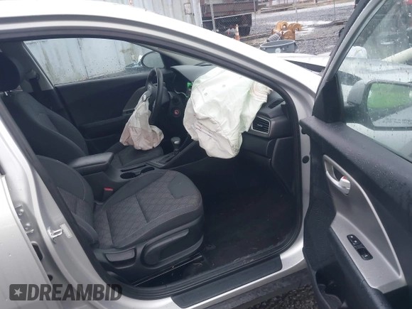 2017 Kia Niro LX with VIN KNDCB3LC7H5055073, listed as a IAAI auction lot 41517938 with 134,586 mi miles. Bid and sale history available at carsss.com. Image 5.