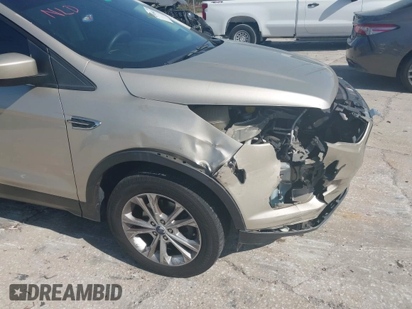 2017 Ford Escape SE z VIN 1FMCU0GD8HUC60074, wystawiony jako IAAI lot #41918443 z przebiegiem 85 787 mil mil oraz . Historia ofert i sprzedaży dostępna na DreamBid. Obrazek 18.