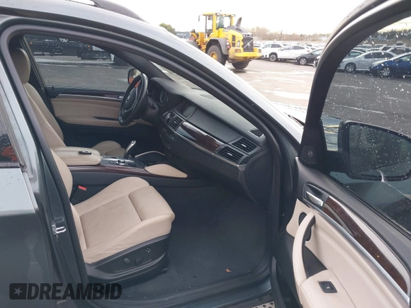 2009 BMW X6 z VIN 5UXFG83559LZ94179, wystawiony jako IAAI lot #41117261 z przebiegiem 108 997 mil mil oraz . Historia ofert i sprzedaży dostępna na DreamBid. Obrazek 5.
