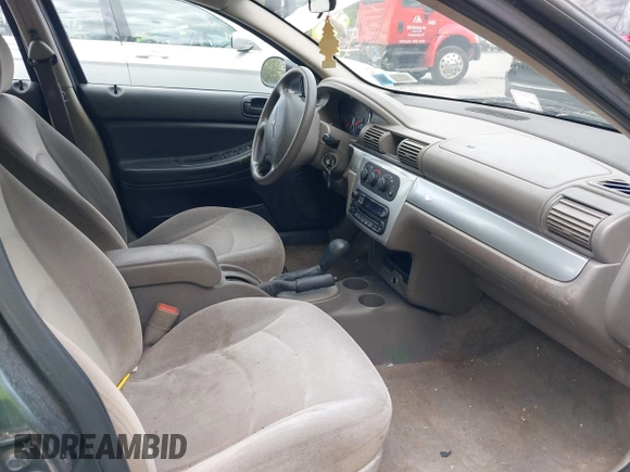2002 Chrysler Sebring LX z VIN 1C3EL46X32N215942, wystawiony jako IAAI lot #42399971 z przebiegiem 203 263 mil mil oraz . Historia ofert i sprzedaży dostępna na DreamBid. Obrazek 5.