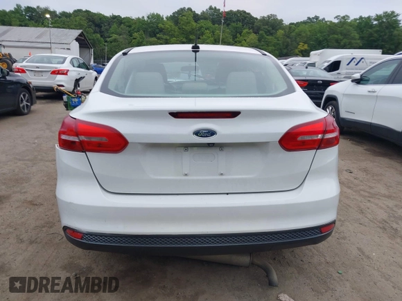 2018 Ford Focus SE z VIN 1FADP3F24JL247003, wystawiony jako IAAI lot #42531969 z przebiegiem 55 344 mil mil oraz . Historia ofert i sprzedaży dostępna na DreamBid. Obrazek 16.