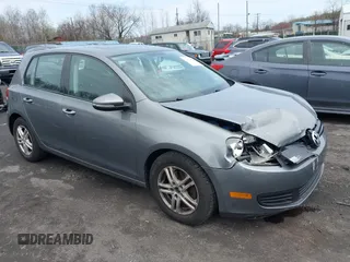 2010 Volkswagen Golf с VIN WVWDB9AJ0AW216453, выставлен на аукционе IAAI как лот 42032851 с пробегом 100 141 миль миль и . История ставок и продаж доступна на DreamBid. Изображение 1.