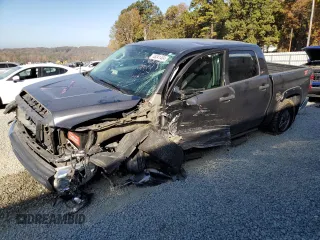 2018 Toyota Tundra SR5 z VIN 5TFDW5F18JX728090, wystawiony jako Copart lot #78241404 z przebiegiem Nie podano mil oraz Szkoda całkowita • Salvage title. Historia ofert i sprzedaży dostępna na DreamBid. Obrazek 1.