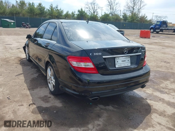 2011 Mercedes-Benz C 300 Sport z VIN WDDGF8BB0BR187349, wystawiony jako IAAI lot #42099019 z przebiegiem 152 338 mil mil oraz . Historia ofert i sprzedaży dostępna na DreamBid. Obrazek 3.