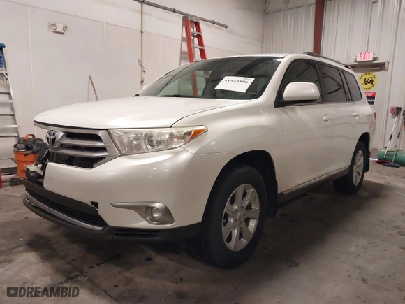2011 Toyota Highlander with VIN 5TDBK3EHXBS069183, listed as a IAAI auction lot 41543896 with 221,490 mi miles. Bid and sale history available at carsss.com. Image 2.