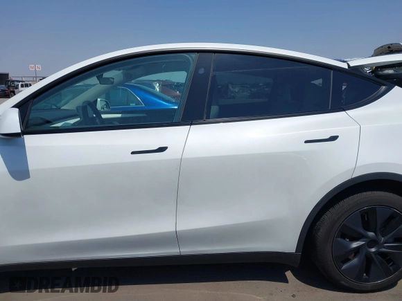 2024 Tesla Model Y with VIN 7SAYGDED8RF201955, listed as a IAAI auction lot 42700483 with 11,898 mi miles and . Bid and sale history available at DreamBid. Image 15.
