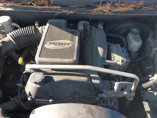 2005 Chevrolet TrailBlazer LT with VIN 1GNDT13S252104374, listed as a IAAI auction lot 41514965 with 121,562 mi miles. Bid and sale history available at carsss.com. Image 10.