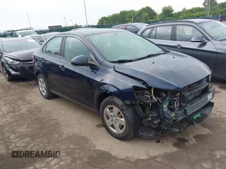 2015 Chevrolet Sonic LS z VIN 1G1JA5SH4F4129855, wystawiony jako IAAI lot #42738481 z przebiegiem 48 004 mil mil oraz . Historia ofert i sprzedaży dostępna na DreamBid. Obrazek 1.