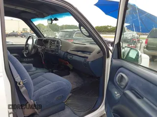 1995 Chevrolet Tahoe with VIN 1GNEC13K9SJ414611, listed as a IAAI auction lot 42798752 with 205,988 mi miles and . Bid and sale history available at DreamBid. Image 5.