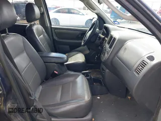 2004 Ford Escape XLT z VIN 1FMYU03144KA97818, wystawiony jako IAAI lot #42213241 z przebiegiem 183 280 mil mil oraz . Historia ofert i sprzedaży dostępna na DreamBid. Obrazek 5.