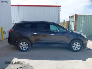 2015 Chevrolet Traverse LS z VIN 1GNKVFED4FJ323888, wystawiony jako IAAI lot #42001827 z przebiegiem 182 819 mil mil oraz . Historia ofert i sprzedaży dostępna na DreamBid. Obrazek 13.