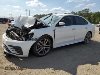 2018 Volkswagen Passat S z VIN 1VWAA7A34JC011566, wystawiony jako Copart lot #53610105 z przebiegiem 83 721 mil mil oraz Szkoda całkowita • Salvage title. Historia ofert i sprzedaży dostępna na DreamBid. Obrazek 1.