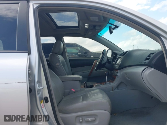 2010 Toyota Highlander Limited с VIN JTEYK3EH8A2097494, выставлен на аукционе IAAI как лот 41516578 с пробегом 216 077 миль миль и . История ставок и продаж доступна на DreamBid. Изображение 5.