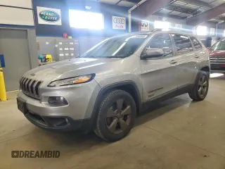 2016 Jeep Cherokee Latitude z VIN 1C4PJMCB7GW277235, wystawiony jako Copart lot #87890955 z przebiegiem 226 497 mil mil oraz Szkoda całkowita • Salvage title. Historia ofert i sprzedaży dostępna na DreamBid. Obrazek 1.