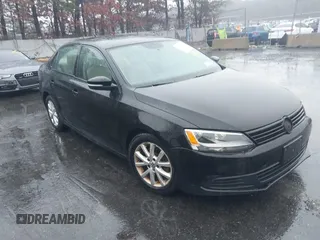 2011 Volkswagen Jetta Sedan SE PZEV with VIN 3VWDZ7AJXBM304621, listed as a IAAI auction lot 41088644 with 149,175 mi miles. Bid and sale history available at carsss.com. Image 1.
