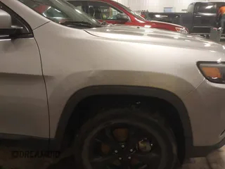 2019 Jeep Cherokee Latitude Plus with VIN 1C4PJMLX2KD427395, listed as a IAAI auction lot 41586532 with 84,033 mi miles and . Bid and sale history available at DreamBid. Image 18.