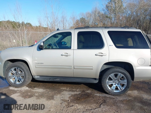 2014 GMC Yukon SLT with VIN 1GKS1CE03ER115330, listed as a IAAI auction lot 41346200 with 115,010 mi miles. Bid and sale history available at carsss.com. Image 15.