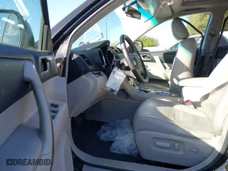 2011 Toyota Highlander with VIN 5TDZK3EH4BS039353, listed as a IAAI auction lot 40909367 with 126,024 mi miles. Bid and sale history available at carsss.com. Image 5.