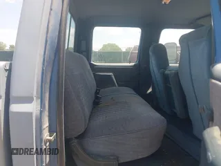 1991 Ford F-350 z VIN 2FTJW35M6MCA03659, wystawiony jako IAAI lot #42583030 z przebiegiem 31 526 mil mil oraz . Historia ofert i sprzedaży dostępna na DreamBid. Obrazek 8.