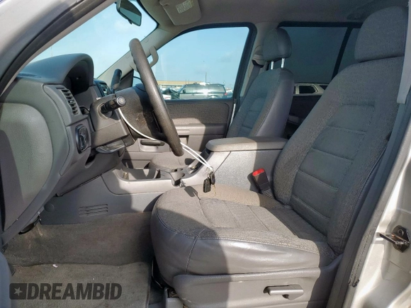 2003 Ford Explorer XLS с VIN 1FMZU62K43ZB15869, выставлен на аукционе Copart как лот 64329445 с пробегом 77 000 миль миль и Списание • Salvage title. История ставок и продаж доступна на DreamBid. Изображение 7.
