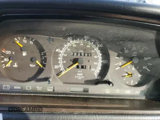 1992 Mercedes-Benz 300 z VIN WDBEB28E0NB554872, wystawiony jako Copart lot #82578764 z przebiegiem 382 968 mil mil oraz Nie do naprawy • Non repairable. Historia ofert i sprzedaży dostępna na DreamBid. Obrazek 9.