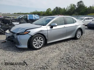 2023 Toyota Camry LE z VIN 4T1C11AK7PU733810, wystawiony jako Copart lot #52541185 z przebiegiem 45 399 mil mil oraz Szkoda całkowita • Salvage title. Historia ofert i sprzedaży dostępna na DreamBid. Obrazek 1.