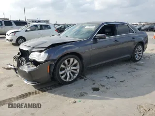 2017 Chrysler 300 Limited with VIN 2C3CCAAG4HH614521, listed as a Copart auction lot 44391815 with 197,211 mi miles and Salvage Title. Bid and sale history available at carsss.com. Image 1.