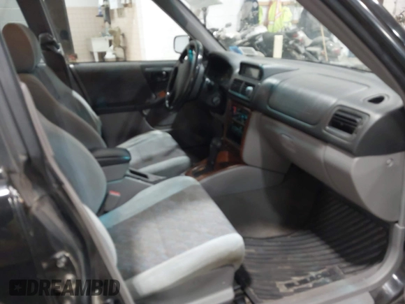 1998 Subaru Forester L with VIN JF1SF6353WH776091, listed as a IAAI auction lot 41573799 with 170,851 mi miles. Bid and sale history available at carsss.com. Image 5.