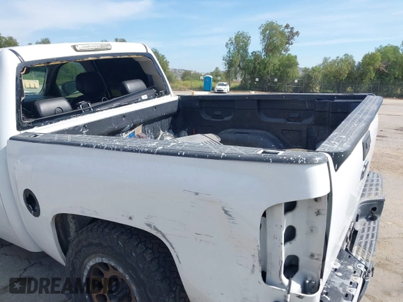 2007 Chevrolet Silverado 1500 1LT with VIN 2GCEC13J471517260, listed as a IAAI auction lot 39369498 with 183,703 mi miles and . Bid and sale history available at DreamBid. Image 13.