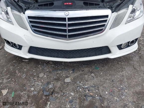 2010 Mercedes-Benz E-Class E 350 Luxury with VIN WDDHF8HB3AA073774, listed as a IAAI auction lot 41738885 with 205,553 mi miles. Bid and sale history available at carsss.com. Image 6.