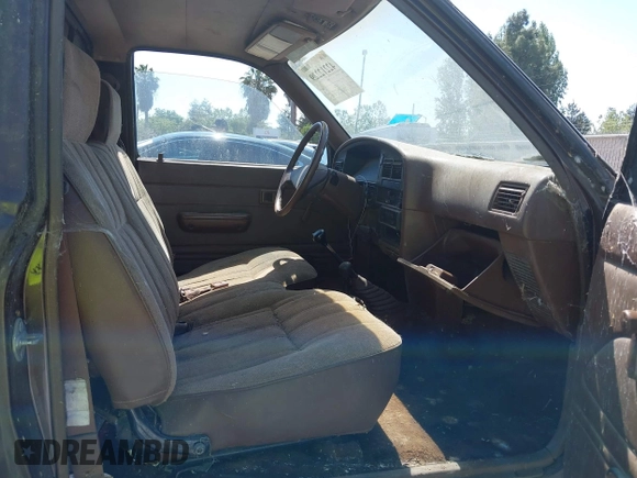 1989 Toyota Pickup DX with VIN JT4RN01PXK7010307, listed as a IAAI auction lot 42212229 with 389,623 mi miles and . Bid and sale history available at DreamBid. Image 5.