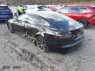 2022 Tesla Model S with VIN 5YJSA1E54NF476793, listed as a IAAI auction lot 41204340 with 27,382 mi miles. Bid and sale history available at carsss.com. Image 3.
