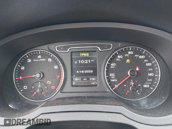 2015 Audi Q3 Premium Plus z VIN WA1EFCFS6FR012425, wystawiony jako IAAI lot #42042484 z przebiegiem 139 012 mil mil oraz . Historia ofert i sprzedaży dostępna na DreamBid. Obrazek 7.