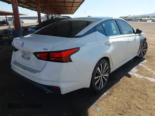 2022 Nissan Altima 2.5 SR with VIN 1N4BL4CV9NN399554, listed as a IAAI auction lot 41899949 with 33,099 mi miles. Bid and sale history available at carsss.com. Image 4.